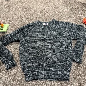 🌶️Gray Knit Sweater flaw in neck see last pic